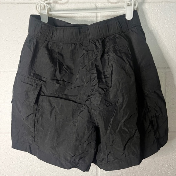 Hollister Black Cargo Shorts with Comfortable Fit - Picture 3 of 4
